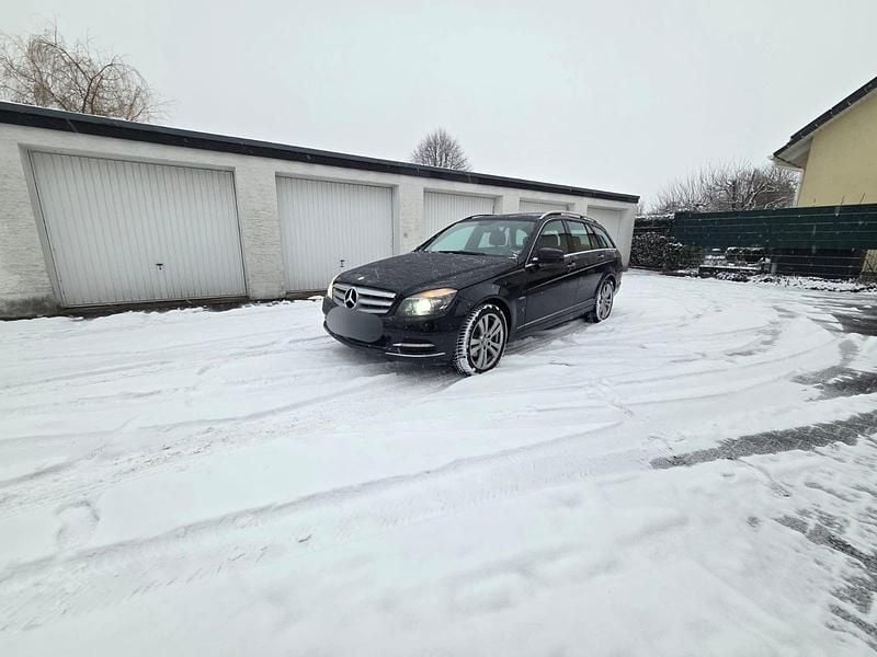 Schwarz Gebraucht 2010 Mercedes C220 Avantgarde Kombi | 5.499 € (Fairer Preis) - Bild 1/4
