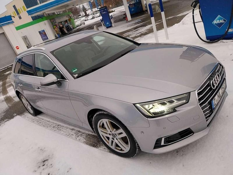 Silber Gebraucht 2017 Audi A4 Kombi | 11.900 € - Bild 1/4