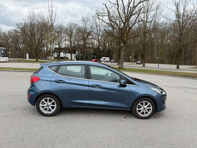 Gebraucht Ford Fiesta Titanium 101 PS (74 kW) 2019 Blau Kleinwagen