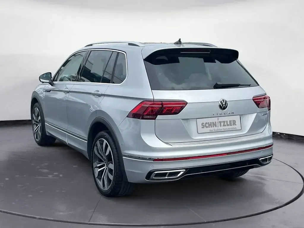 Gebraucht VW Tiguan R-line 200 PS (147 kW) 2024 Reflexsilber metallic SUV
