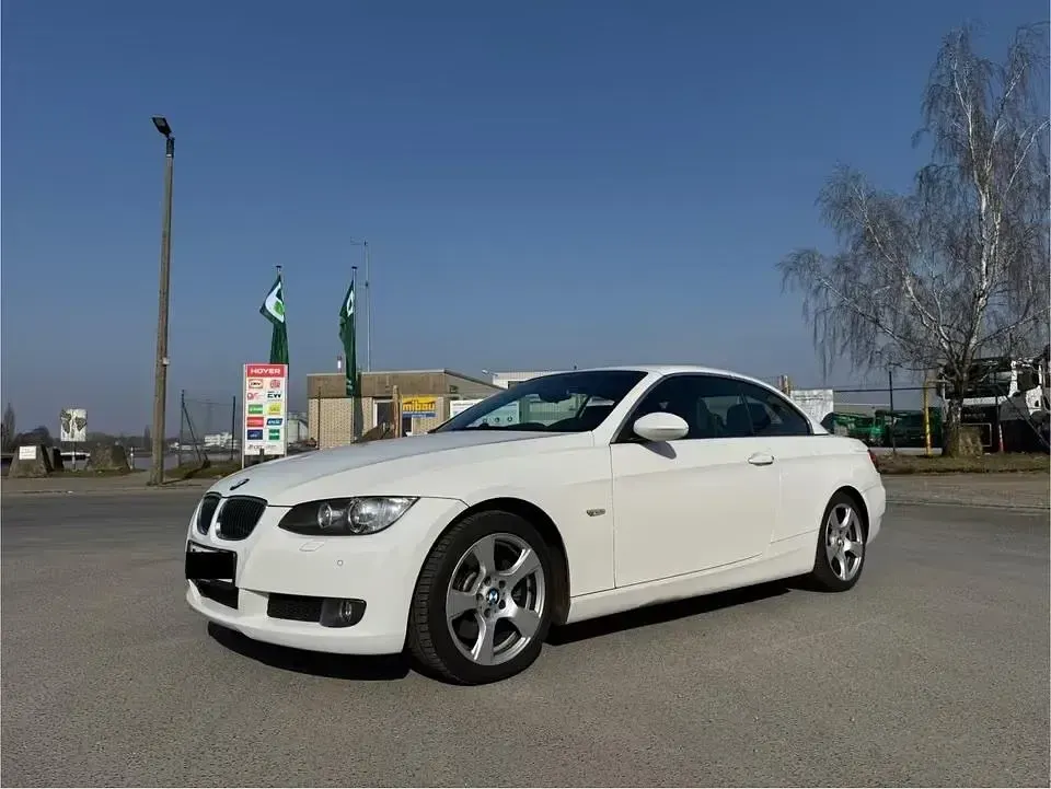 Gebraucht BMW 325 217 PS (159 kW) 2009 Weiß Cabrio