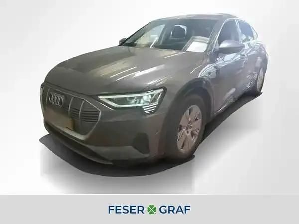 Taifungrau metallic Gebraucht 2022 Audi e-tron Ambiente SUV | 32.949 € (Fairer Preis) - Bild 1/3