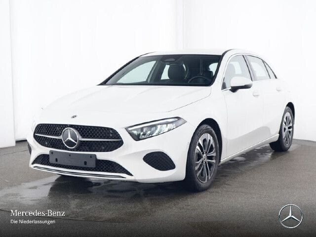 Weiß Gebraucht 2024 Mercedes A200 Advanced Kleinwagen | 28.990 € (Fairer Preis) - Bild 1/4