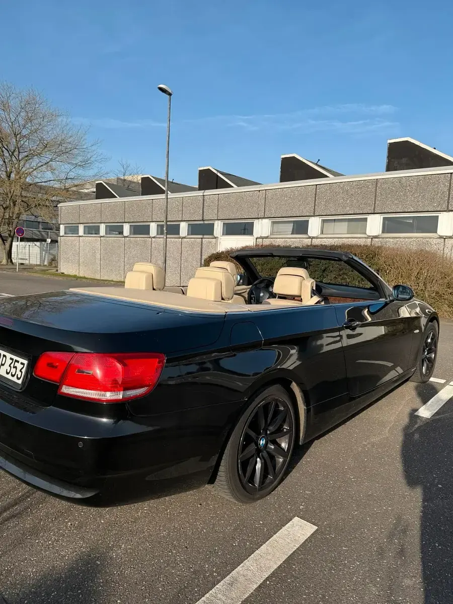 Gebraucht BMW 320 Cabriolet 177 PS (130 kW) 2010 Schwarz Cabrio