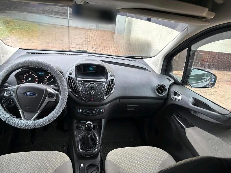 Gebraucht Ford Tourneo Courier Titanium 101 PS (74 kW) 2014 Schwarz Van / Kleinbus