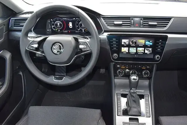 Gebraucht Skoda Superb Style 200 PS (147 kW) 2021 Brillantsilber metallic Kombi