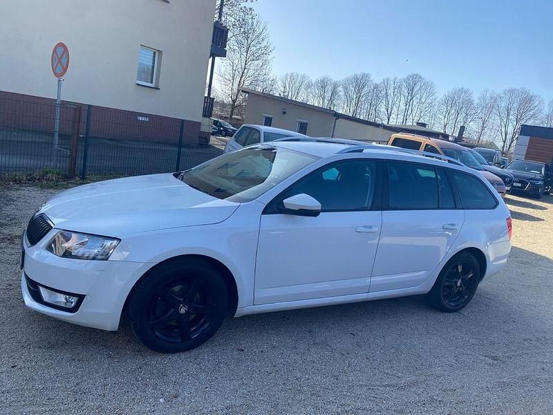 Gebraucht Skoda Octavia Ambition 105 PS (77 kW) 2015 Weiß Kleinwagen