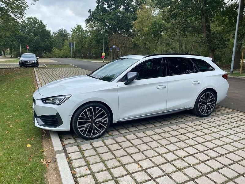 Weiß Gebraucht 2022 Cupra Leon Kombi | 31.200 € (Fairer Preis) - Bild 1/4