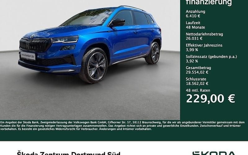 Blau Gebraucht 2024 Skoda Karoq SportLine SUV | 32.441 € (Fairer Preis) - Bild 1/4