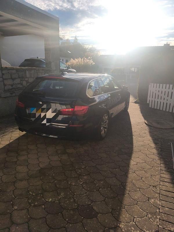 Gebraucht BMW 525 Luxury Line 218 PS (160 kW) 2017 Blau Kombi