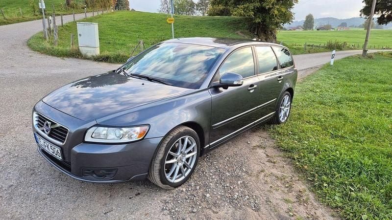 Grau Gebraucht 2011 Volvo V50 Kombi | 2.950 € (Superpreis) - Bild 1/4