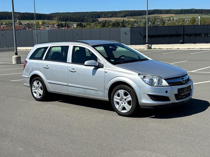 Gebraucht Opel Astra Edition 116 PS (85 kW) 2008 Silber Kombi