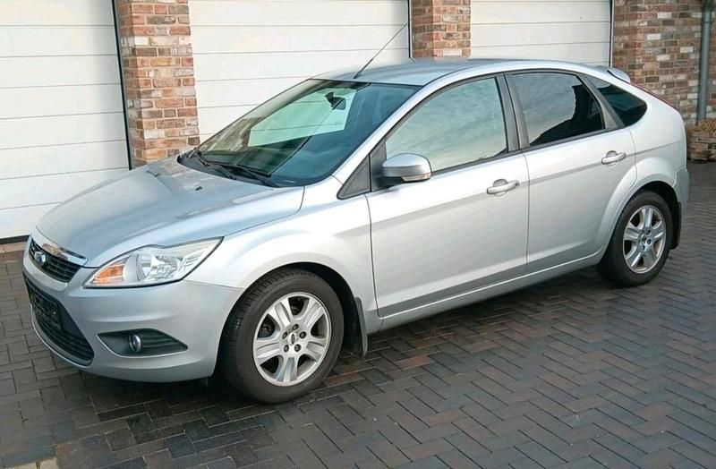 Gebraucht Ford Focus 100 PS (73 kW) 2008 Silber Limousine