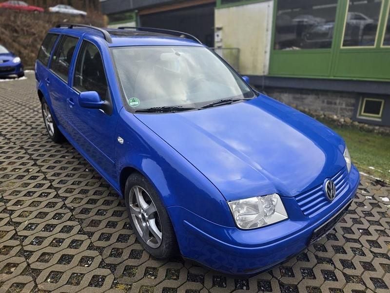 Blau Gebraucht 2000 VW Bora Kombi | 9.990 € - Bild 1/4