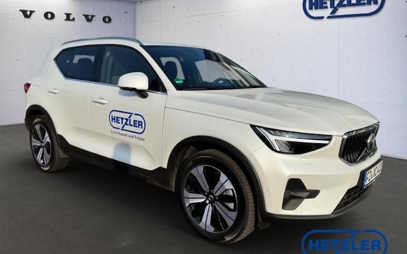 Gebraucht Volvo XC40 Plus 211 PS (155 kW) 2023 Crystal white / metallic SUV