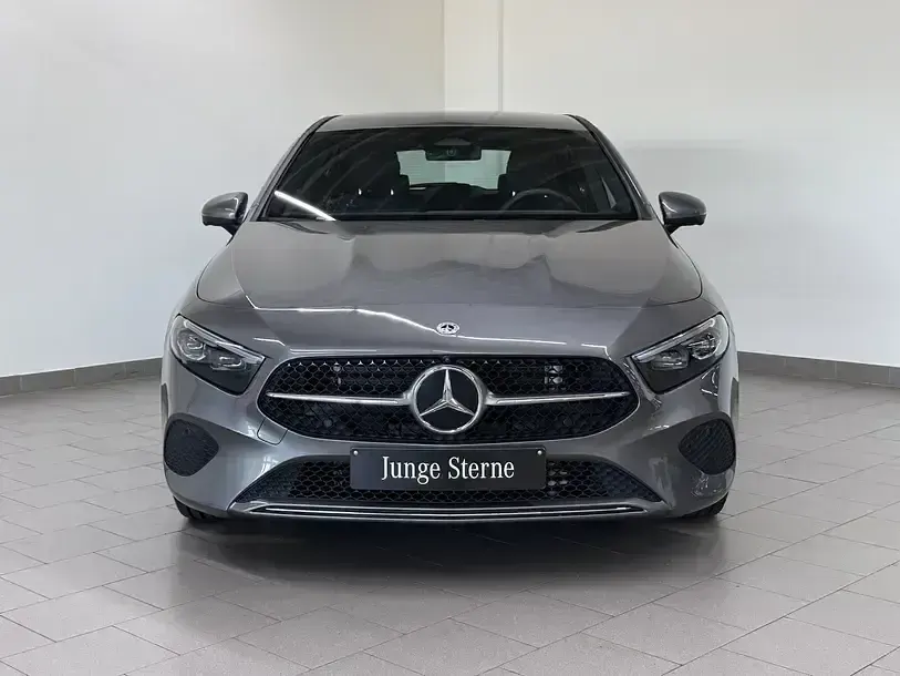 Gebraucht Mercedes A200 Progressive 426 PS (313 kW) 2025 Grau Limousine