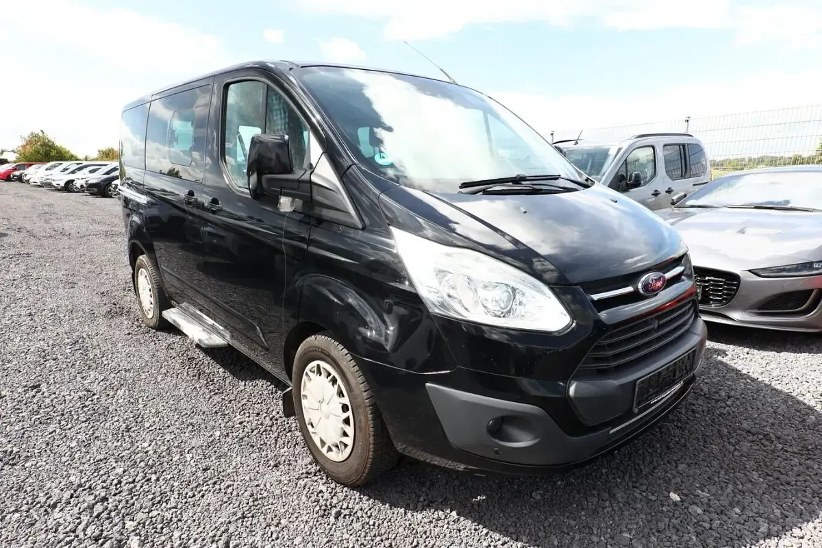 Gebraucht Ford Tourneo Custom Titanium 170 PS (125 kW) 2017 Iridiumschwarz metallic Van