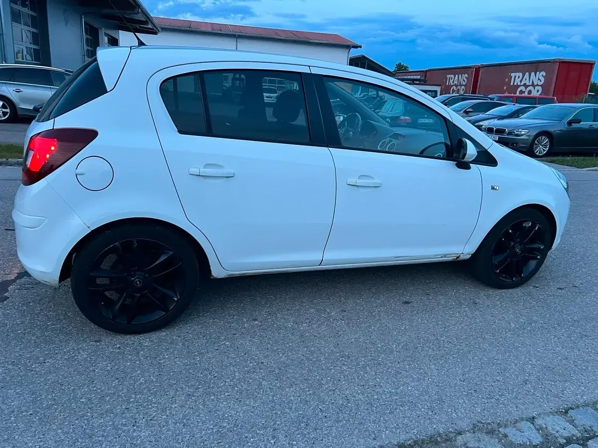 Gebraucht Opel Corsa 80 PS (58 kW) 2009 Weiß Kleinwagen