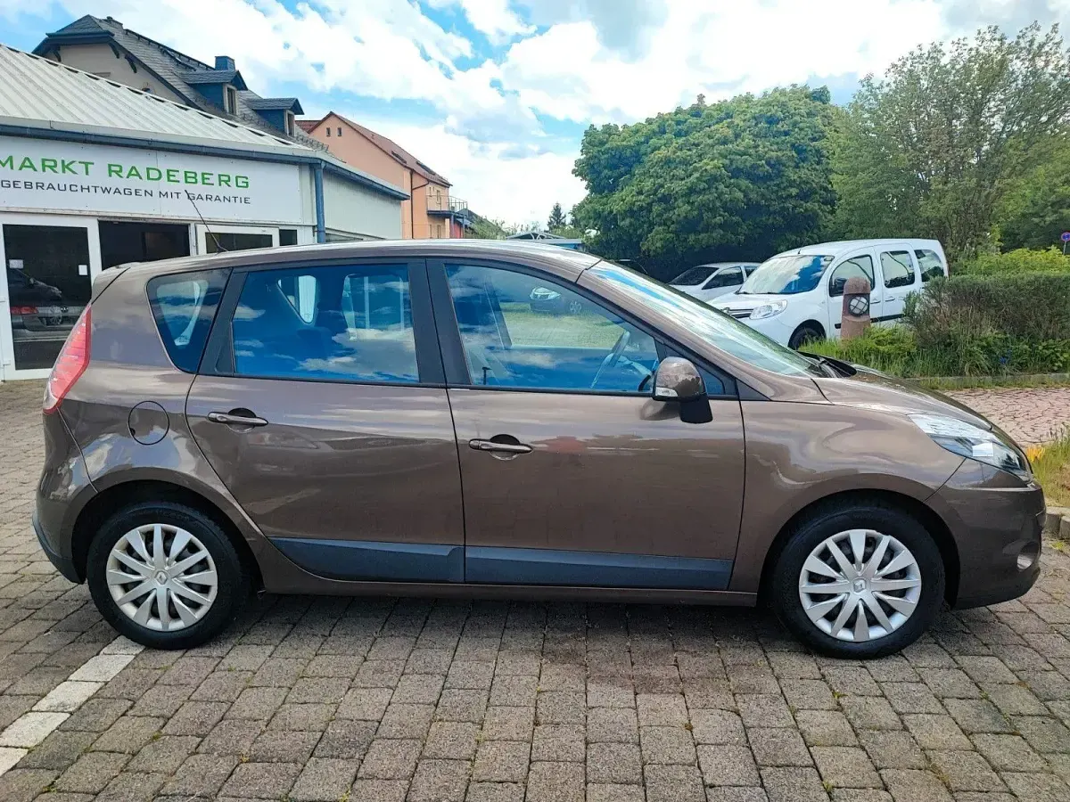 Gebraucht Renault Scénic III Expression 110 PS (80 kW) 2010 Braun Kombi