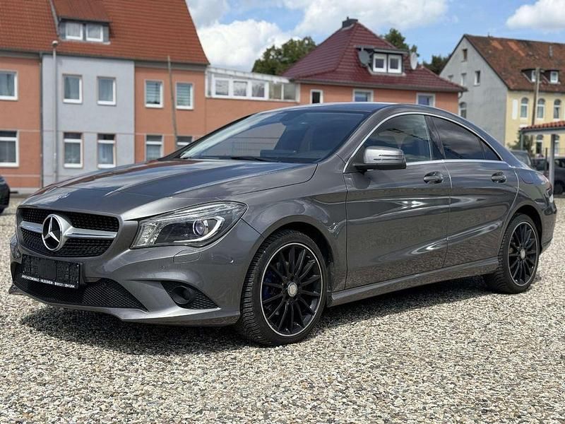 Mountaingrau Gebraucht 2013 Mercedes CLA220 Limousine | 14.900 € (Guter Preis) - Bild 1/4