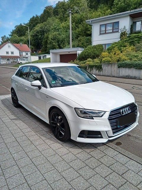 Weiß Gebraucht 2020 Audi A3 S-Line Limousine | 19.999 € (Guter Preis) - Bild 1/4