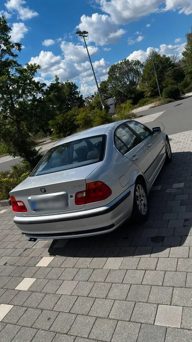 Gebraucht BMW 320 150 PS (110 kW) 1999 Silber Limousine