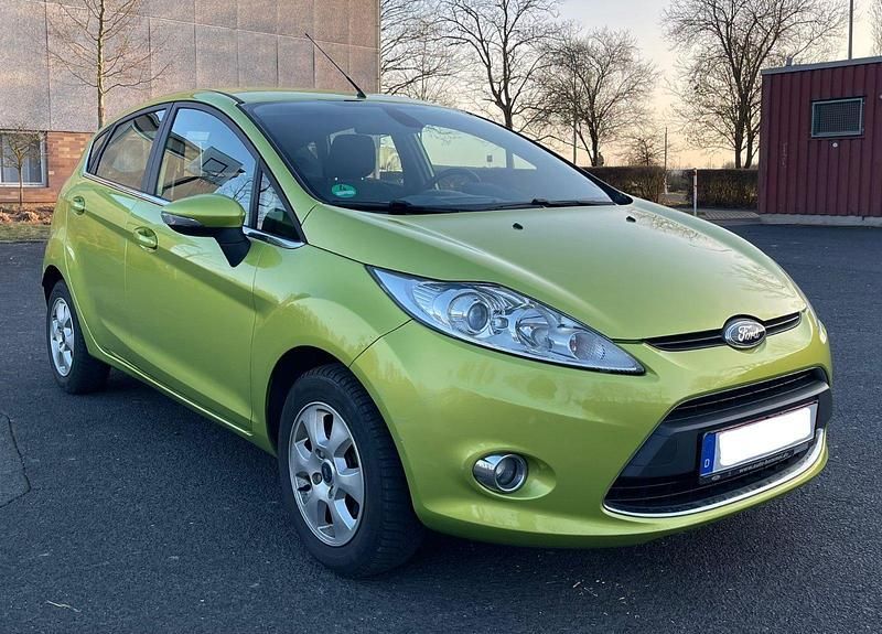 Gebraucht Ford Fiesta Titanium 82 PS (60 kW) 2010 Grün Kleinwagen
