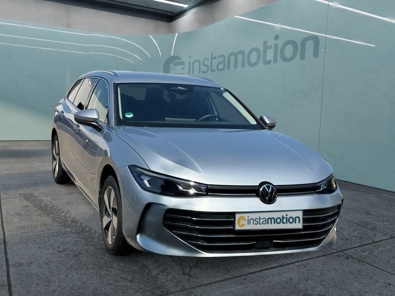 Silber Gebraucht 2024 VW Passat Business Kombi | 40.050 € - Bild 1/4