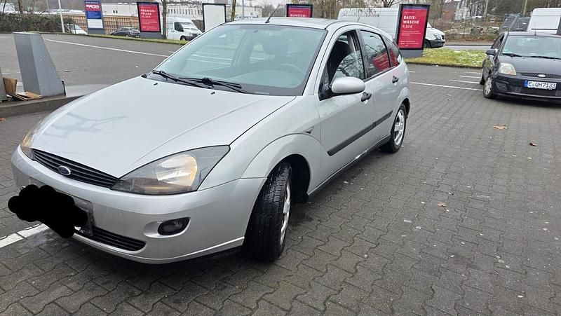 Gebraucht Ford Focus 105 PS (77 kW) 2001 Silber Kleinwagen