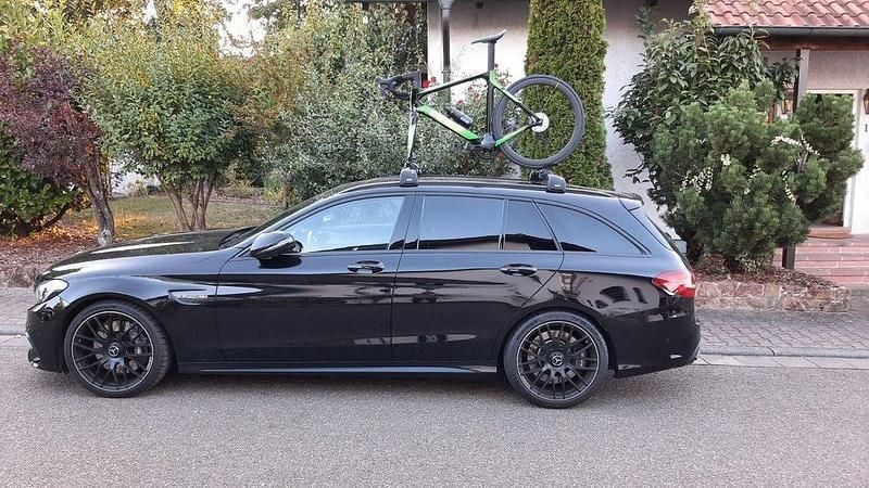Schwarz Gebraucht 2015 Mercedes C63 AMG AMG Limousine | 43.500 € (Fairer Preis) - Bild 1/4