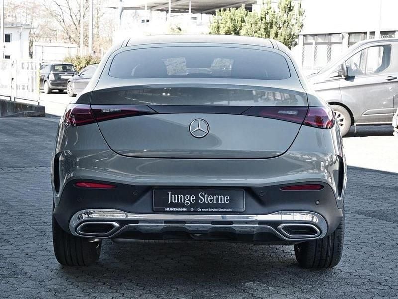 Gebraucht Mercedes GLC450 AMG 367 PS (269 kW) 2024 Verdesilber metallic Coupé