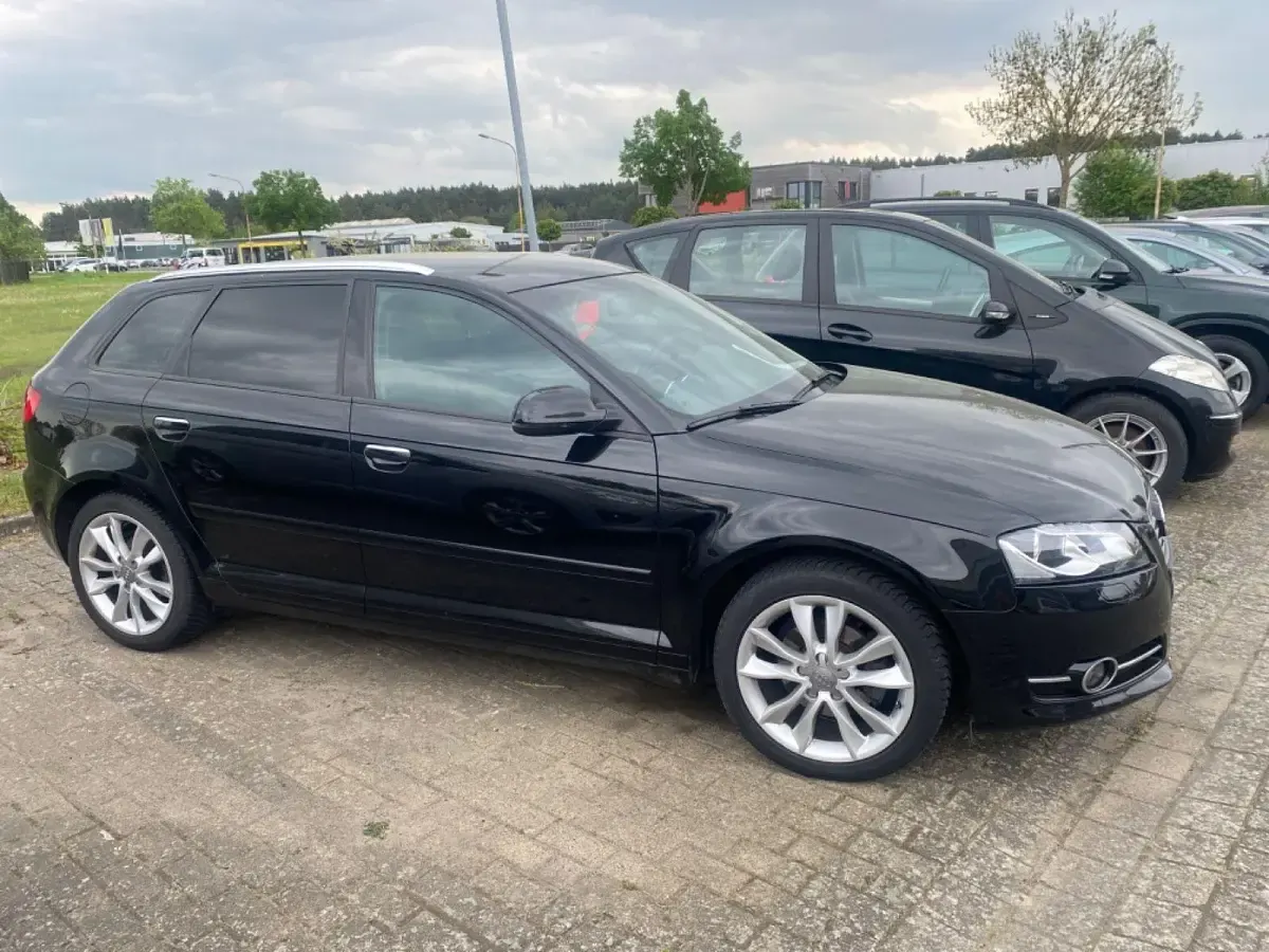 Używany Audi A3 Ambition 105 KM (77 kW) 2012 Czarny Hatchback