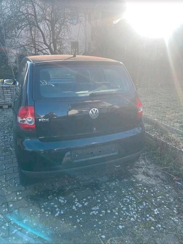 Gebraucht VW Fox 54 PS (39 kW) 2009 Schwarz Kleinwagen