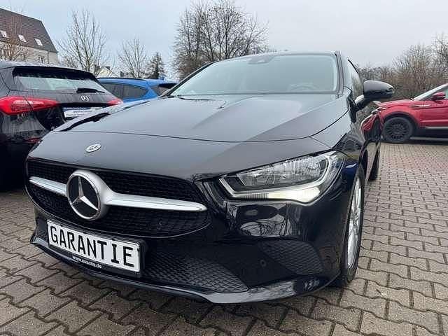 Nachtschwarz Gebraucht 2022 Mercedes CLA180 Limousine | 21.999 € (Superpreis) - Bild 1/4