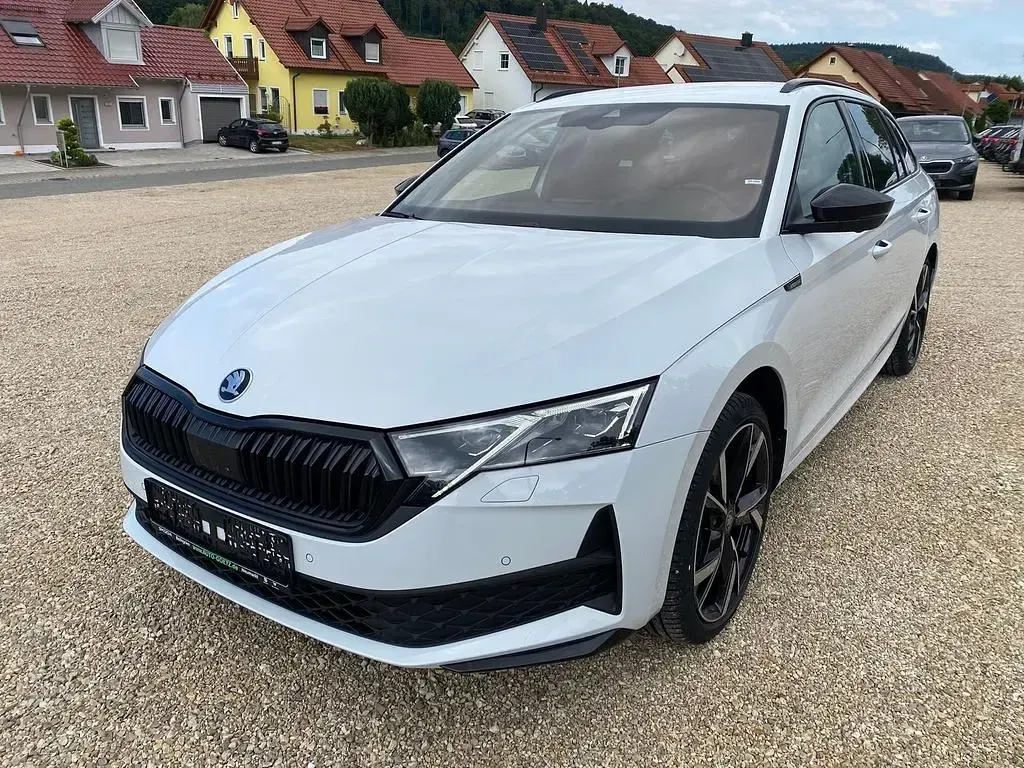 Neu Skoda Octavia SportLine 150 PS (110 kW) 2026 Weiß Kombi