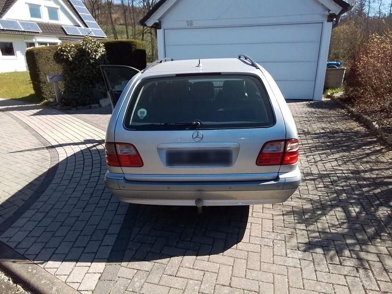 Gebraucht Mercedes E320 Classic 197 PS (144 kW) 2001 Silber Kombi