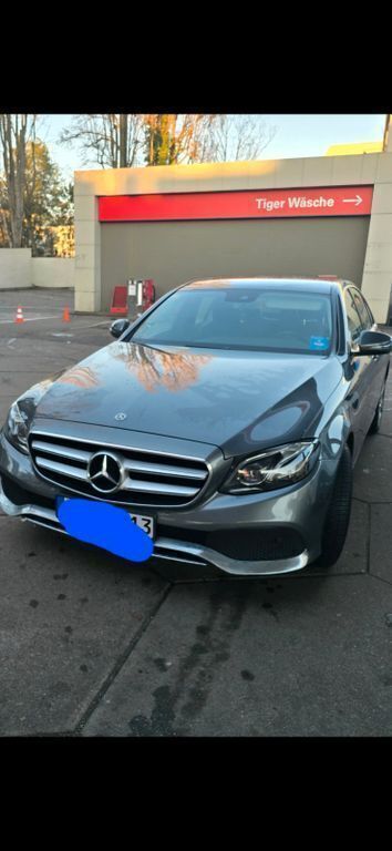 Grau Gebraucht 2017 Mercedes E220 Avantgarde Limousine | 22.999 € (Guter Preis) - Bild 1/4