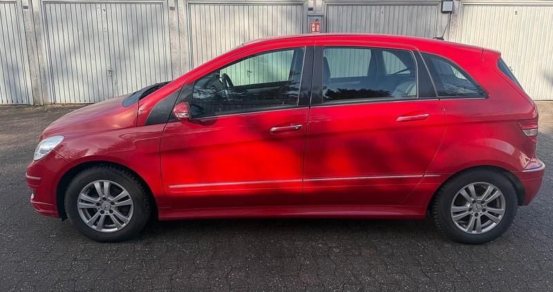 Gebraucht Mercedes B170 116 PS (85 kW) 2005 Rot Van / Kleinbus
