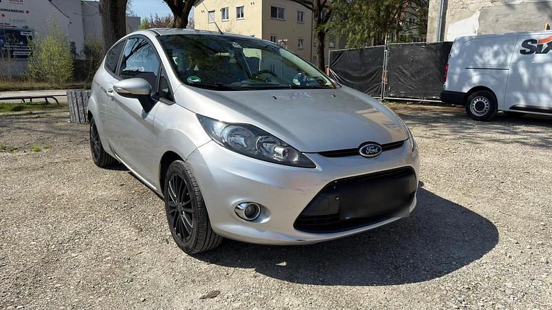 Gebraucht Ford Fiesta 96 PS (70 kW) 2011 Silber Kleinwagen