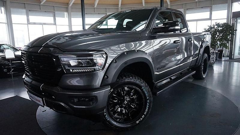 Grau Gebraucht 2023 Dodge Ram Abholung | 49.988 € (Fairer Preis) - Bild 1/4