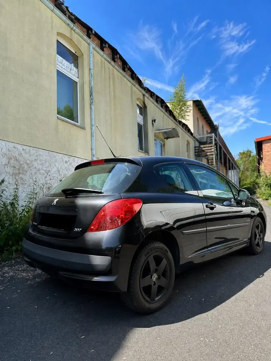 Gebraucht Peugeot 207 75 PS (55 kW) 2009 Schwarz Kleinwagen