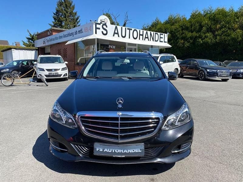 Gebraucht Mercedes E250 Elegance 204 PS (150 kW) 2015 Schwarz Kombi