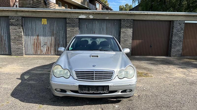 Gebraucht Mercedes 200 95 PS (69 kW) 2001 Silber Limousine