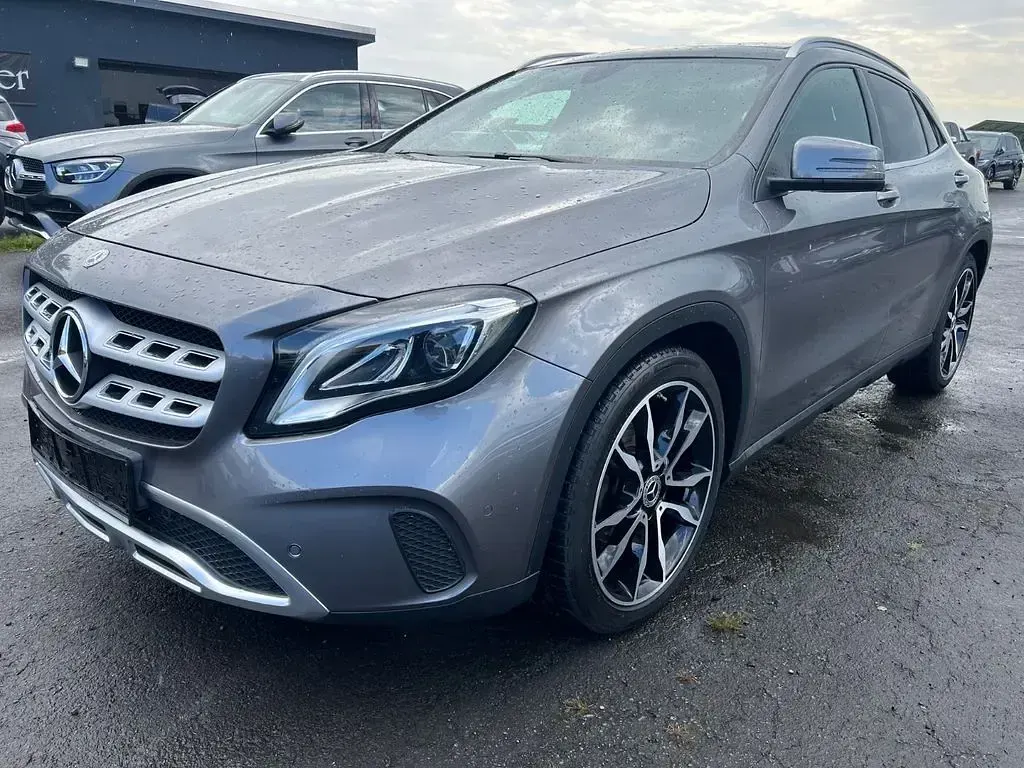Gebraucht Mercedes GLA200 Urban 156 PS (114 kW) 2020 Grau SUV