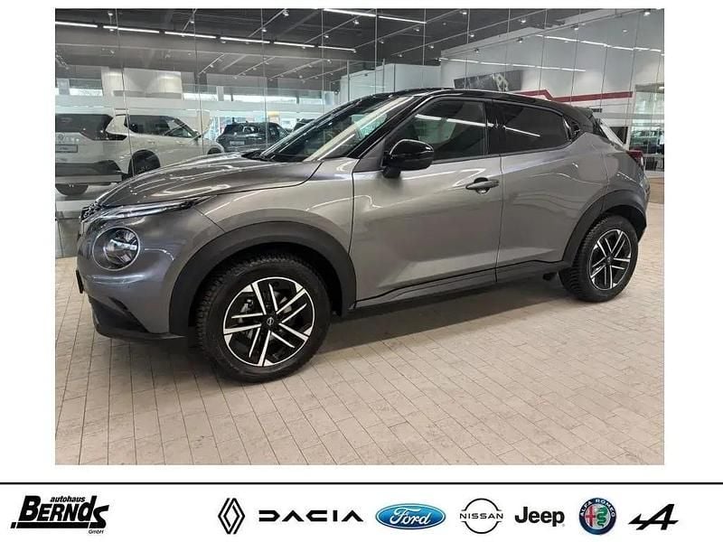 Dark grey metallic/dach in black Gebraucht 2024 Nissan Juke N-Connecta SUV | 21.880 € (Fairer Preis) - Bild 1/4