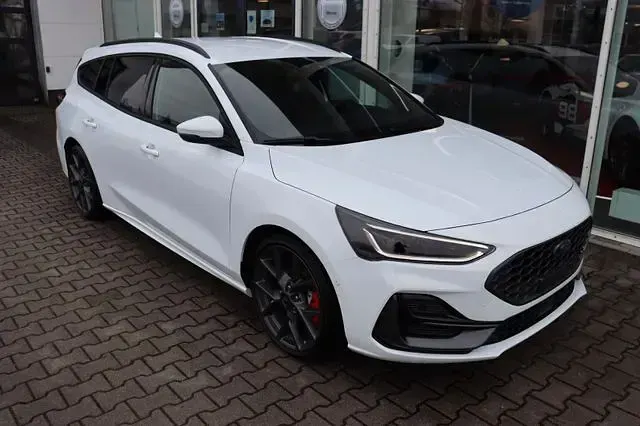 Neu Ford Focus ST 280 PS (205 kW) 2026 Frozen white Kombi