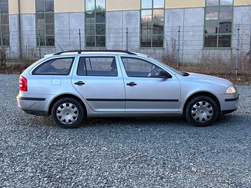 Gebraucht Skoda Octavia Active 102 PS (75 kW) 2011 Silber Kombi