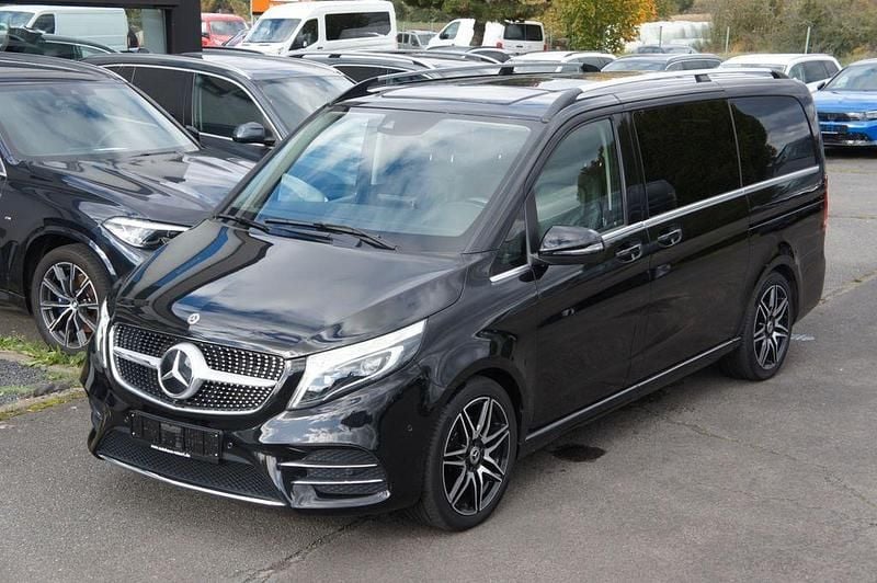 Schwarz Gebraucht 2019 Mercedes V250 AMG line Van / Kleinbus | 43.888 € (Guter Preis) - Bild 1/4