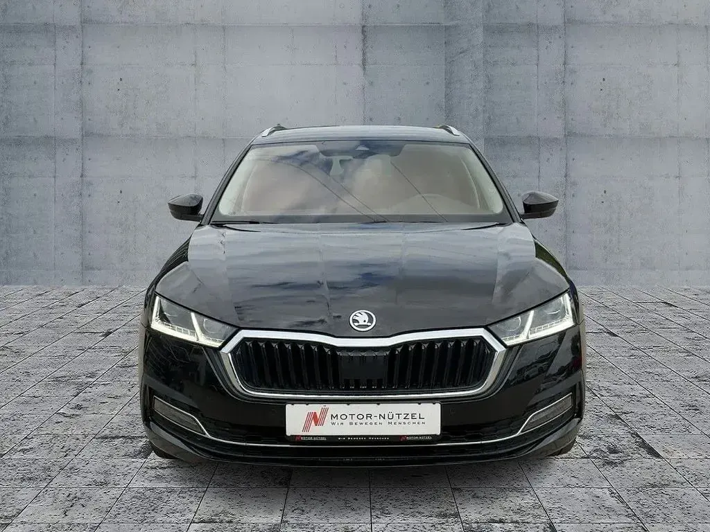 Gebraucht Skoda Octavia Style 150 PS (110 kW) 2023 Blackmagic perleffekt Kombi