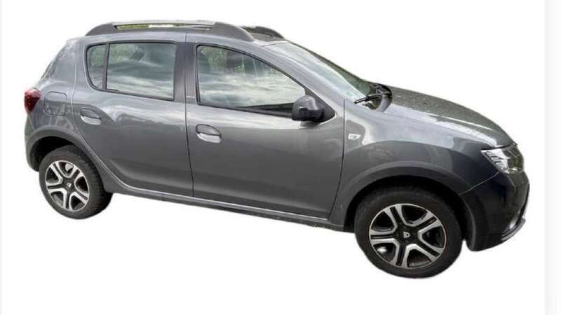 Grau Gebraucht 2018 Dacia Sandero Celebration Kleinwagen | 9.500 € (Fairer Preis) - Bild 1/4
